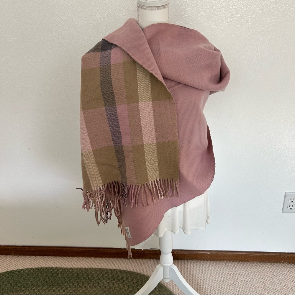 NWOT Pink/Tan/Grey Plaid Reversible Acrylic Scarf Wrap 30”W x 72” L w Fringe